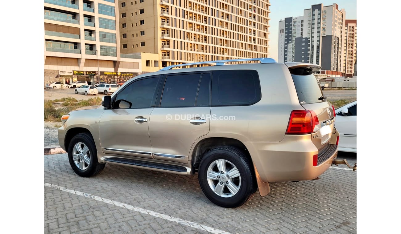 Used Toyota Land Cruiser VXR 2008 for sale in Abu Dhabi - 552854