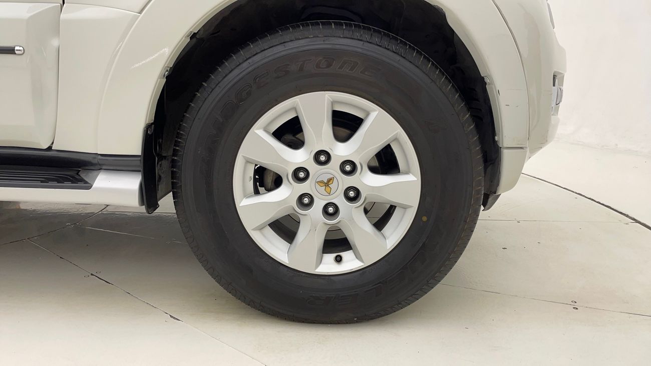 ميتسوبيشي باجيرو GLS MID 3 | بدون دفعة مقدمة | اختبار القيادة في المنزل