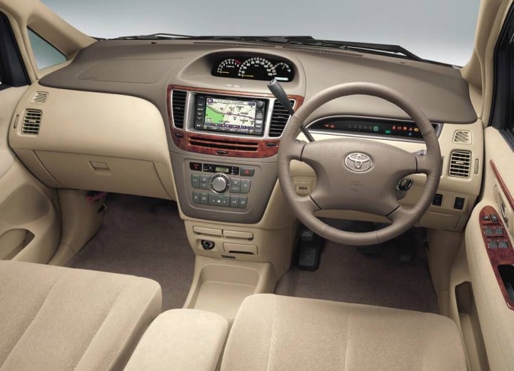 Toyota Nadia interior - Cockpit