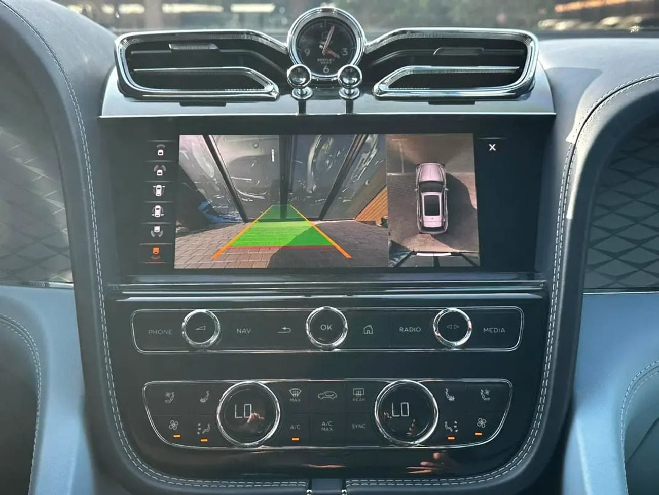 بنتلي بينتايجا 4.0L V8 EWB Azure Azure | GCC Specs | Dealership Warranty | Fully Loaded | Crypto Friendly