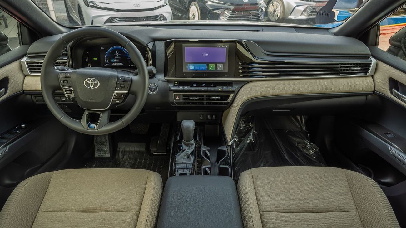 Toyota Camry LIMITED HEV Limited 2.5L Hybrid TOYOTA CAMRY 2.5 BASIC HYBRID -2025YM