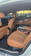 BMW 750Li Luxury 4.4L (443 HP)