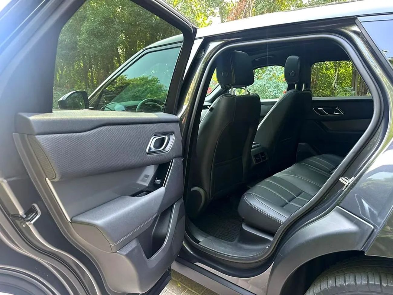 Land Rover Range Rover Velar S P400 3.0L 2024 Range Rover Velar S P400e Plug-in Hybrid | 2.0L Turbo 4-cylinder | 404 HP | Perfect