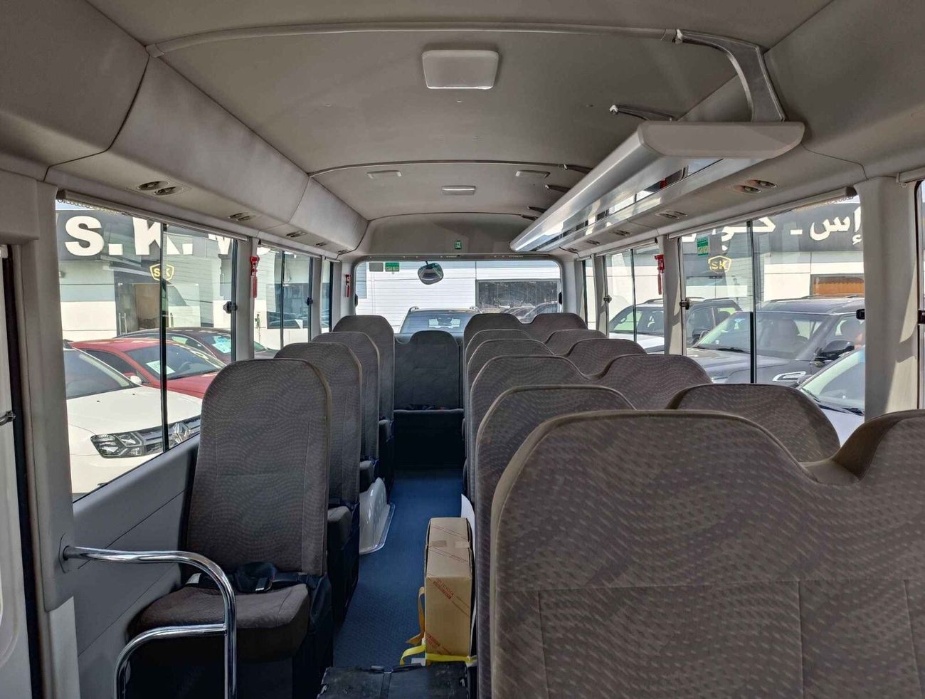 Toyota Coaster 4.2L V6 DIESEL / 23 STR M/T / AUTO DOOR /  LUGGAGE RACKS (CODE # CD42B)