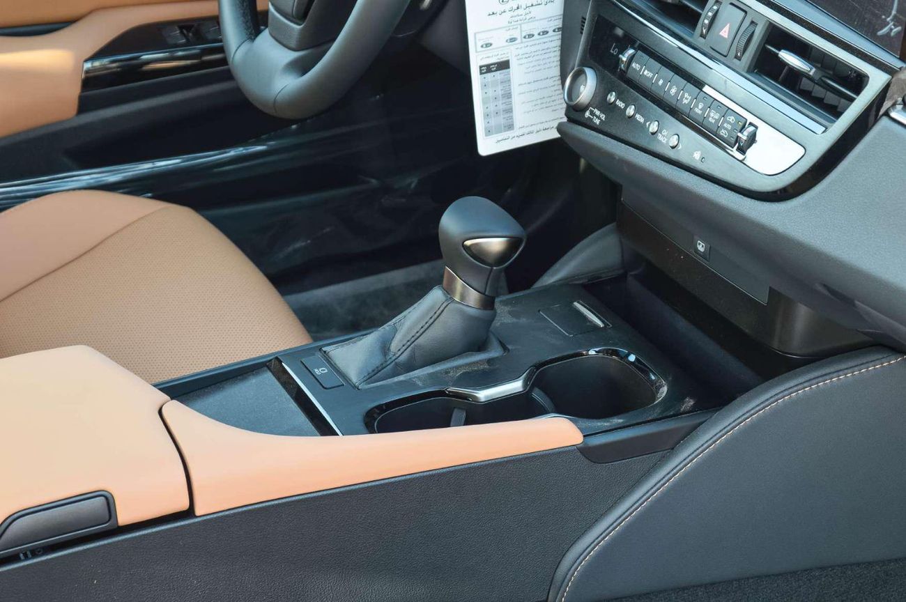 لكزس ES 350 LEXUS ES350 3.5L FWD PETROL SEDAN 2025