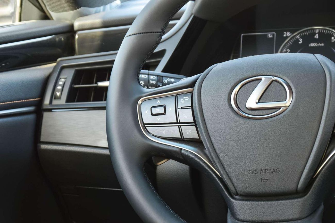 لكزس ES 350 LEXUS ES350 3.5L FWD PETROL SEDAN 2025