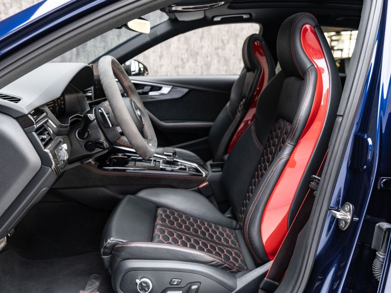 أودي RS4 ستاندارد BUY NOW, PAY 2027 | THE BLACKLINE STANDARD | 2028 Warranty + Service, Low KMs, GCC