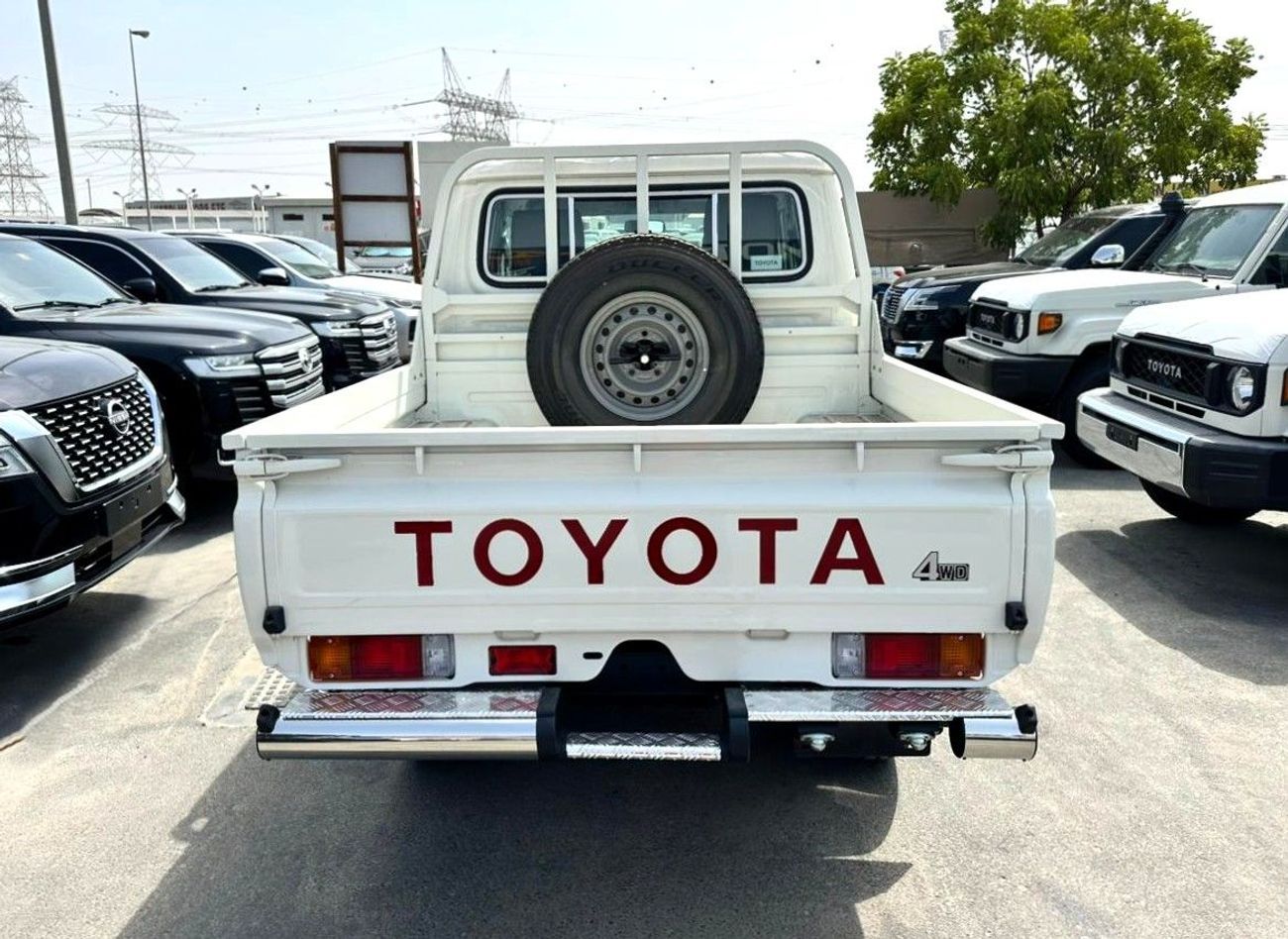 Toyota Land Cruiser Pick Up Toyota LC Pickup 4WD 2.8L 2025 AT DC White Diesel (Export Only)