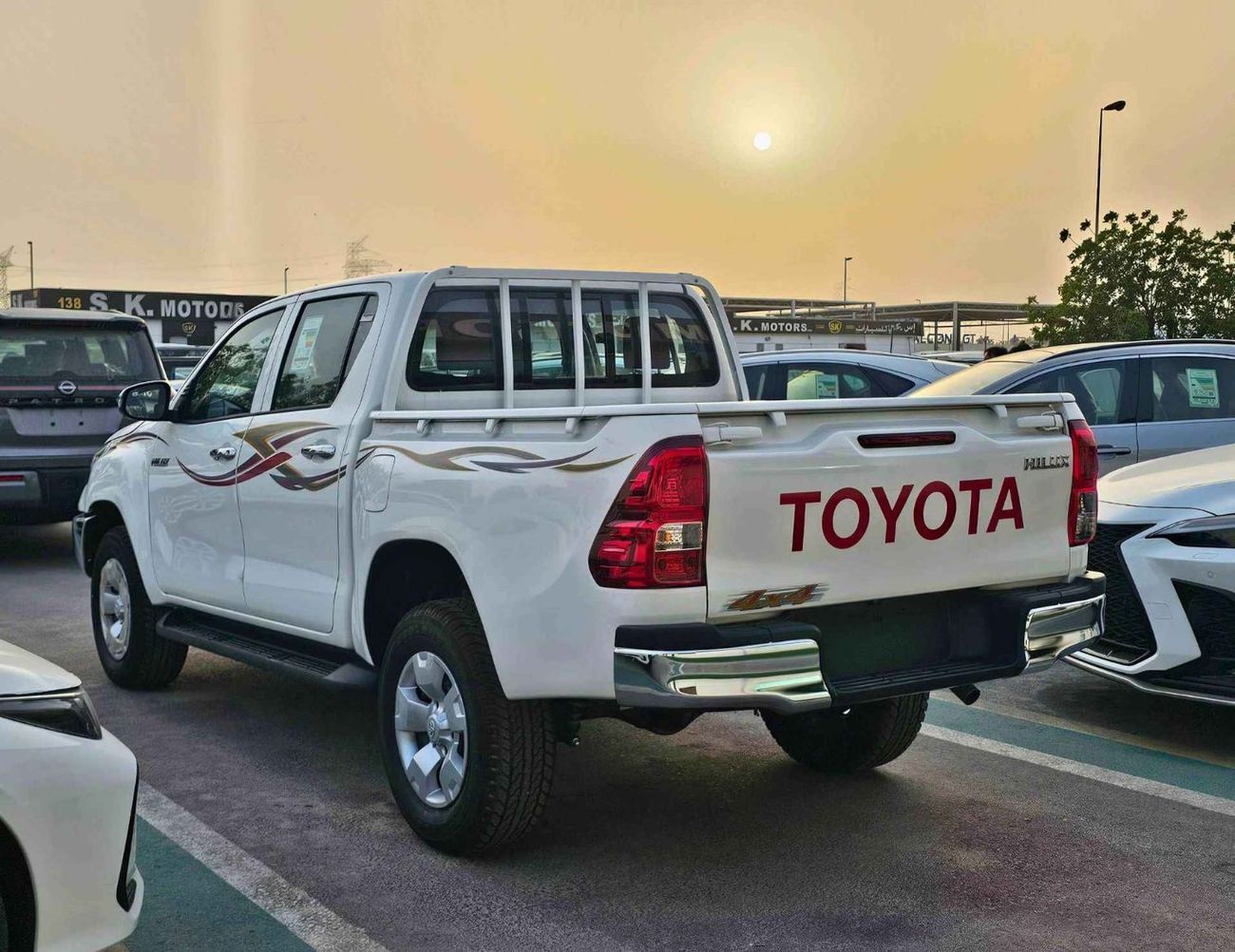 تويوتا هيلوكس DLX WIDE BODY / DOUBLE CABIN / 2.4L DIESEL A/T / CHROME HANDLE & BUMPERS (CODE # HDWAB)