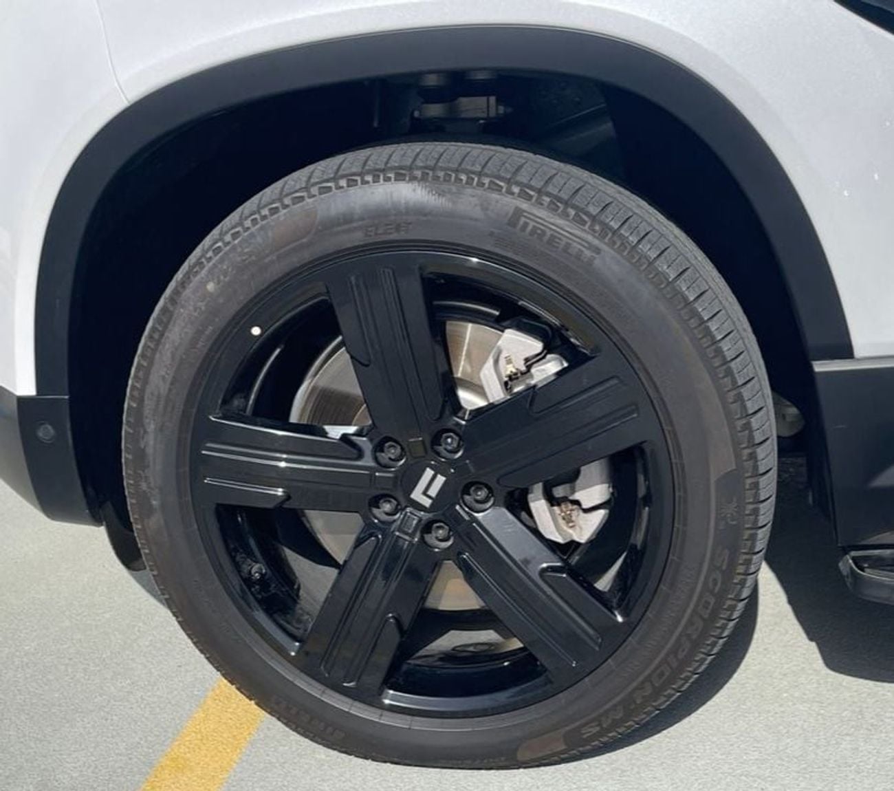 ROX 01 VIP 6 SEATERS 1.5L-4CYL RANGE EXTENDER + DUAL ELECTRIC MOTORS AWD