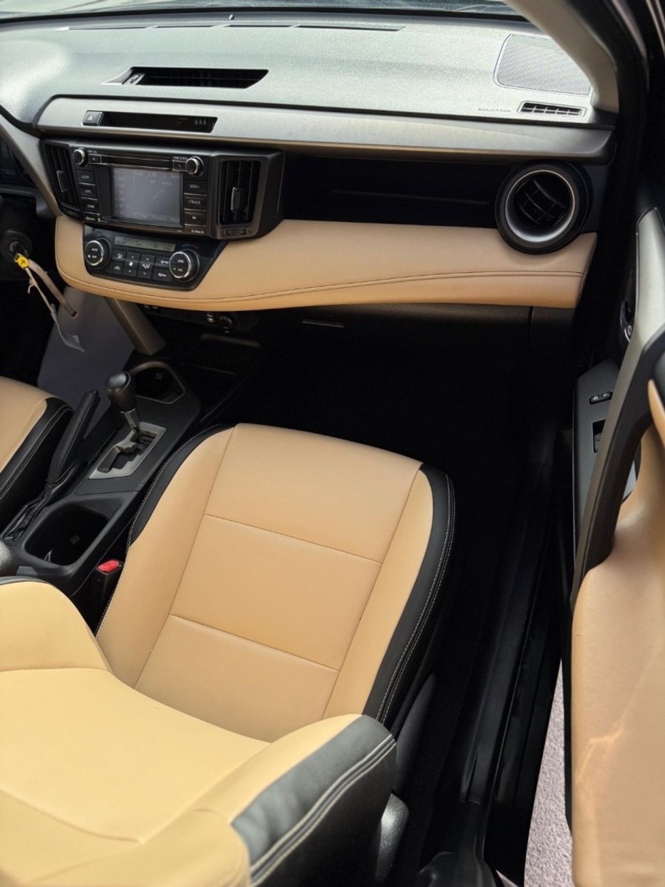 تويوتا راف ٤ XLE, leather seats, sunroof ,push start