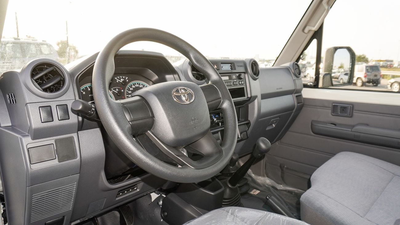 Toyota Land Cruiser 70 4.0L V6 M/T
