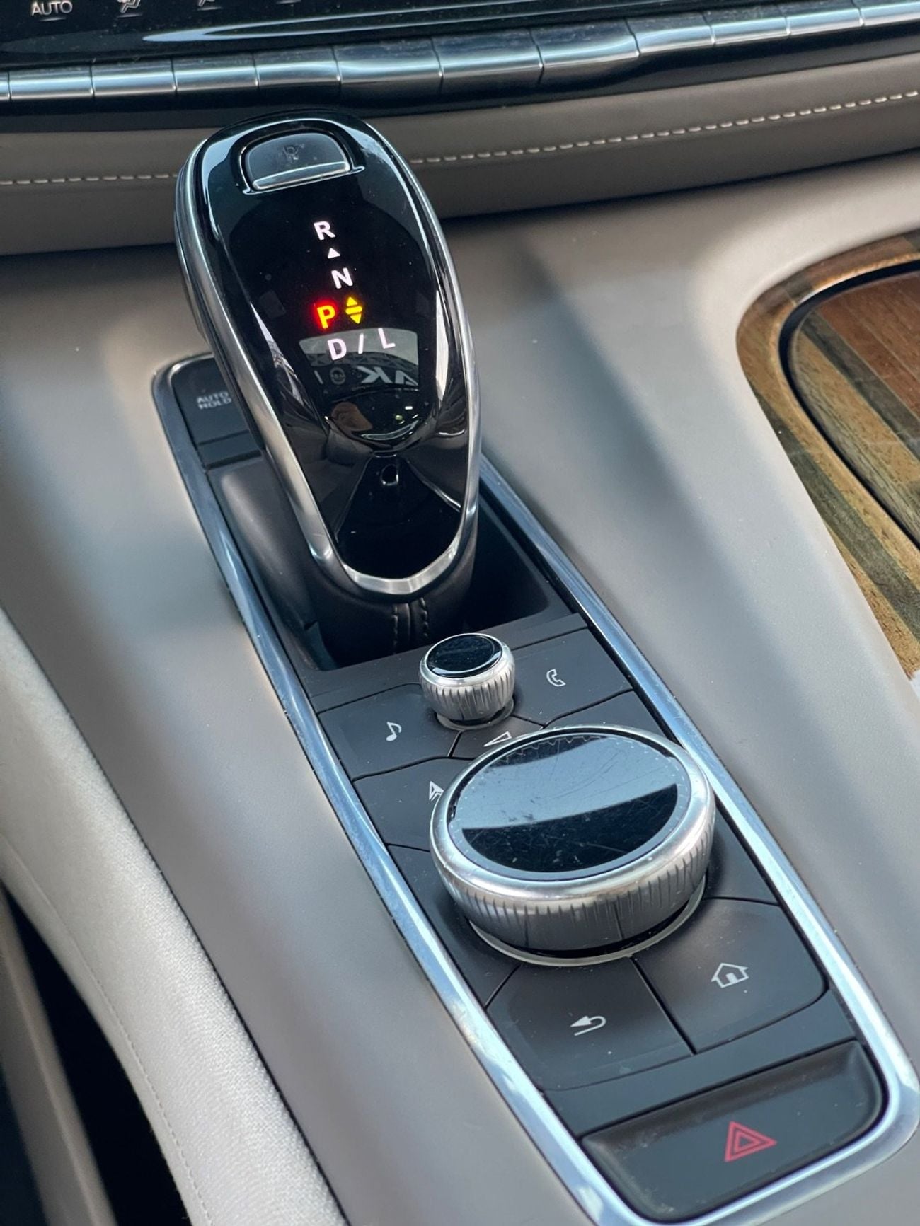 Cadillac Escalade Premium Luxury Platinum 6.2L 4WD MASSAGING SEATS / PREMIUM SOUND SYSTEM / HEAD UP DISPLAY / 360 CAME