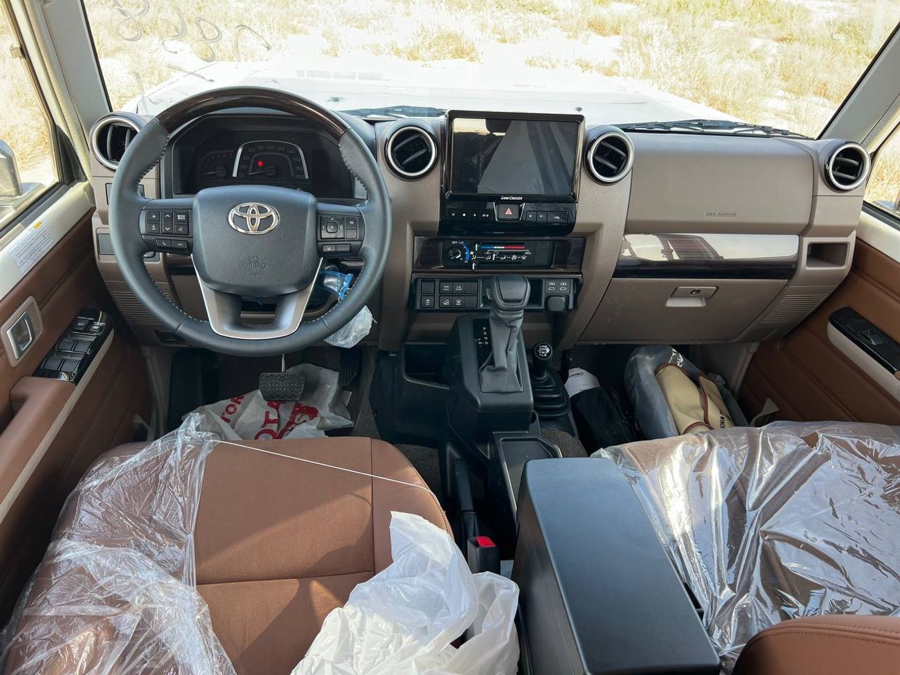 Toyota Land Cruiser 70 LC76 4.0L PTR A/T // 2025 // FULL OPTION WITH RADAR , LEATHER SEATS , DVD&BACK CAMERA // SPECIAL OFF