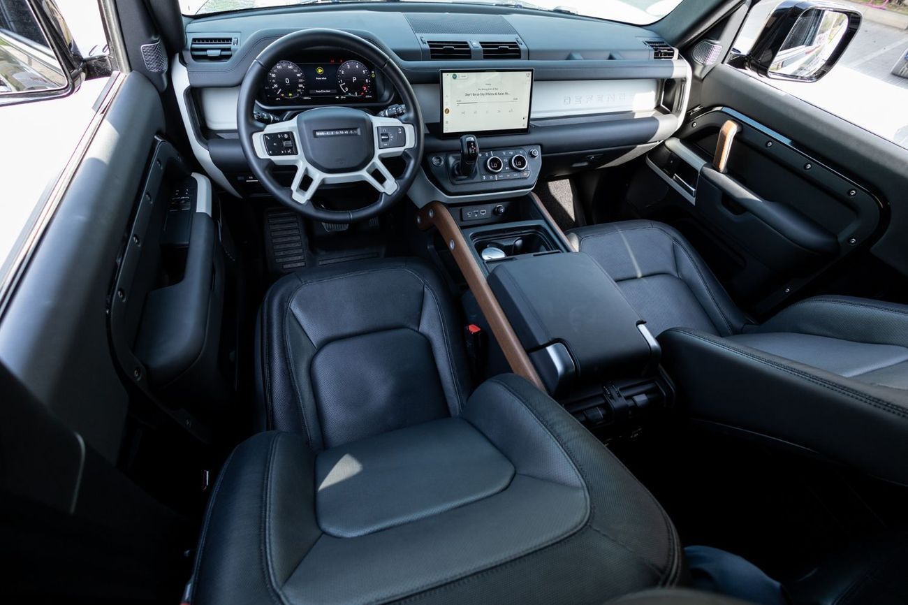 لاند روفر ديفندر P300 90 X-Dynamic SE 2.0L (5 Seater)