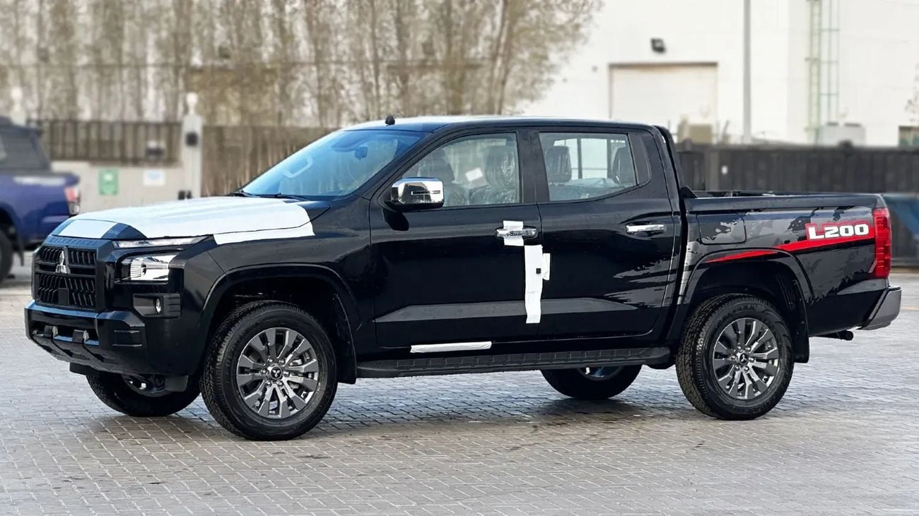 Mitsubishi L200 GLS 2.4L Petrol DC 4WD Manual