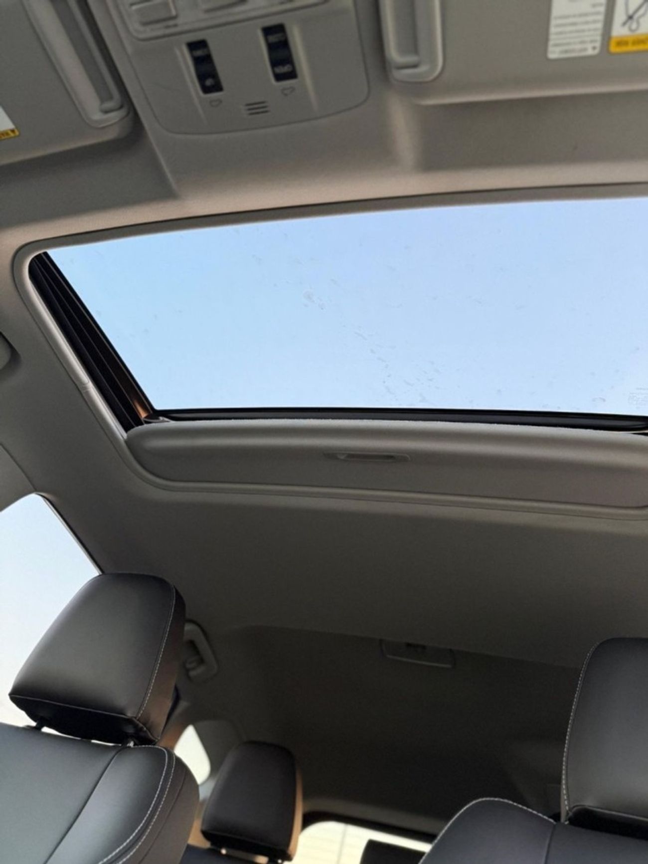 Toyota RAV4 VXR 2.5L XLE Sunroof, leather seats
