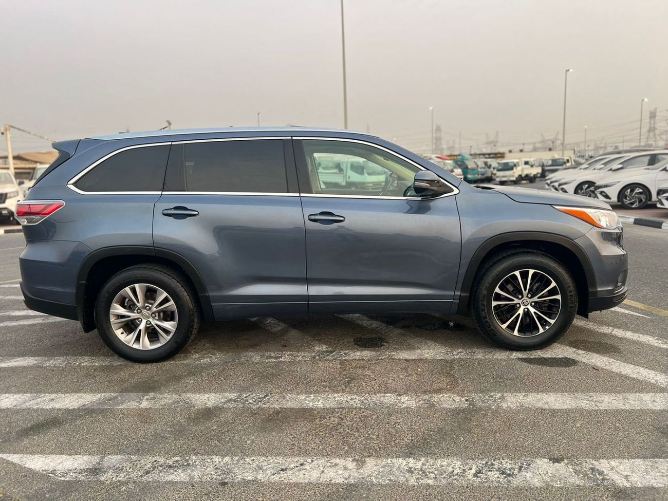 تويوتا هايلاندر 2015 TOYOTA HIGHLANDER XLE - 4x4 - 63500 mileage- SUNROOF 7 SEATER ELECTRIC SEATS -LEATHER SEATS - P