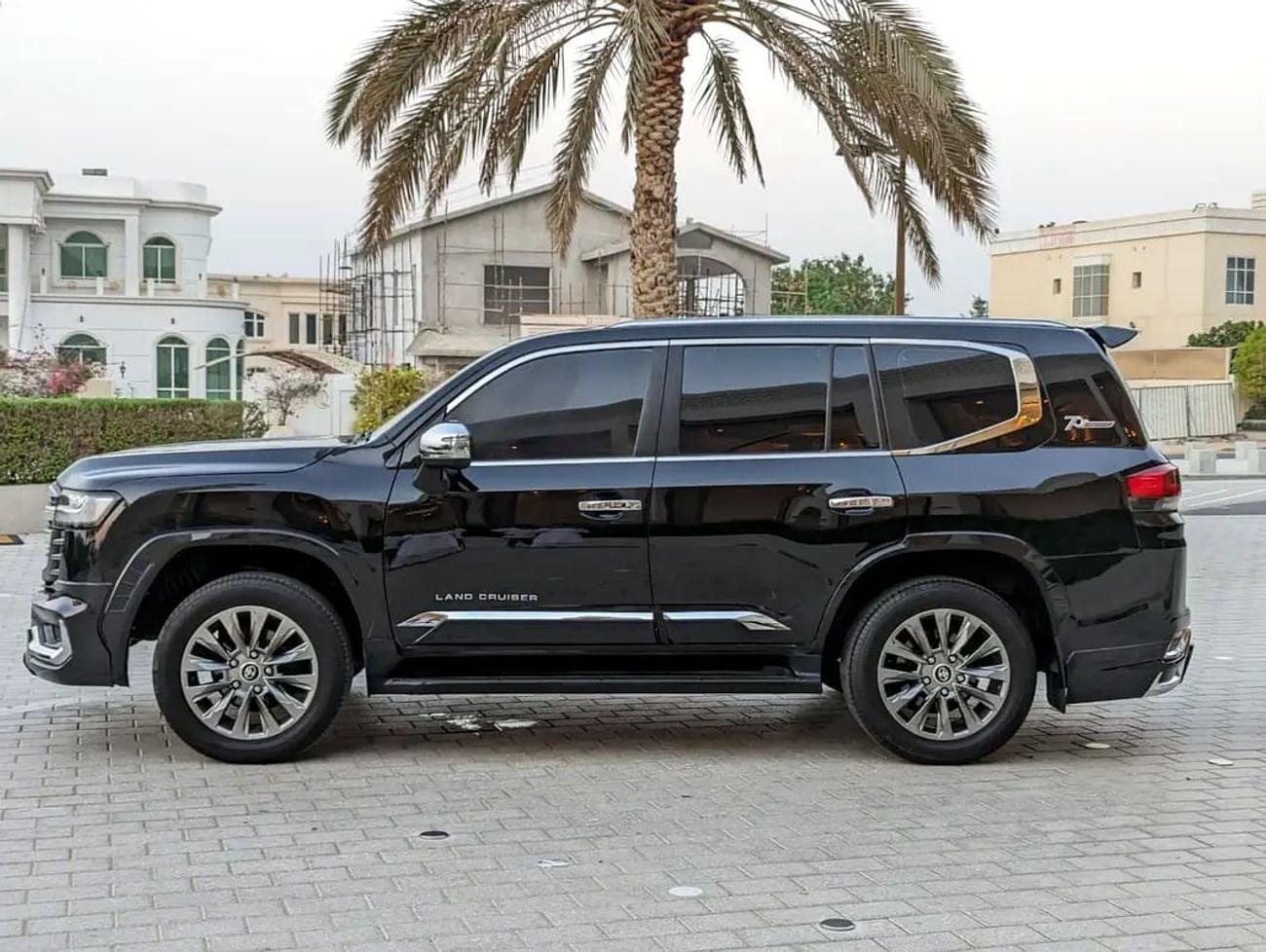 Toyota Land Cruiser GXR FACELIFTED WITH INTERIOR AND EXTERIOR V6 4.0L IN PERFECT CONDITION