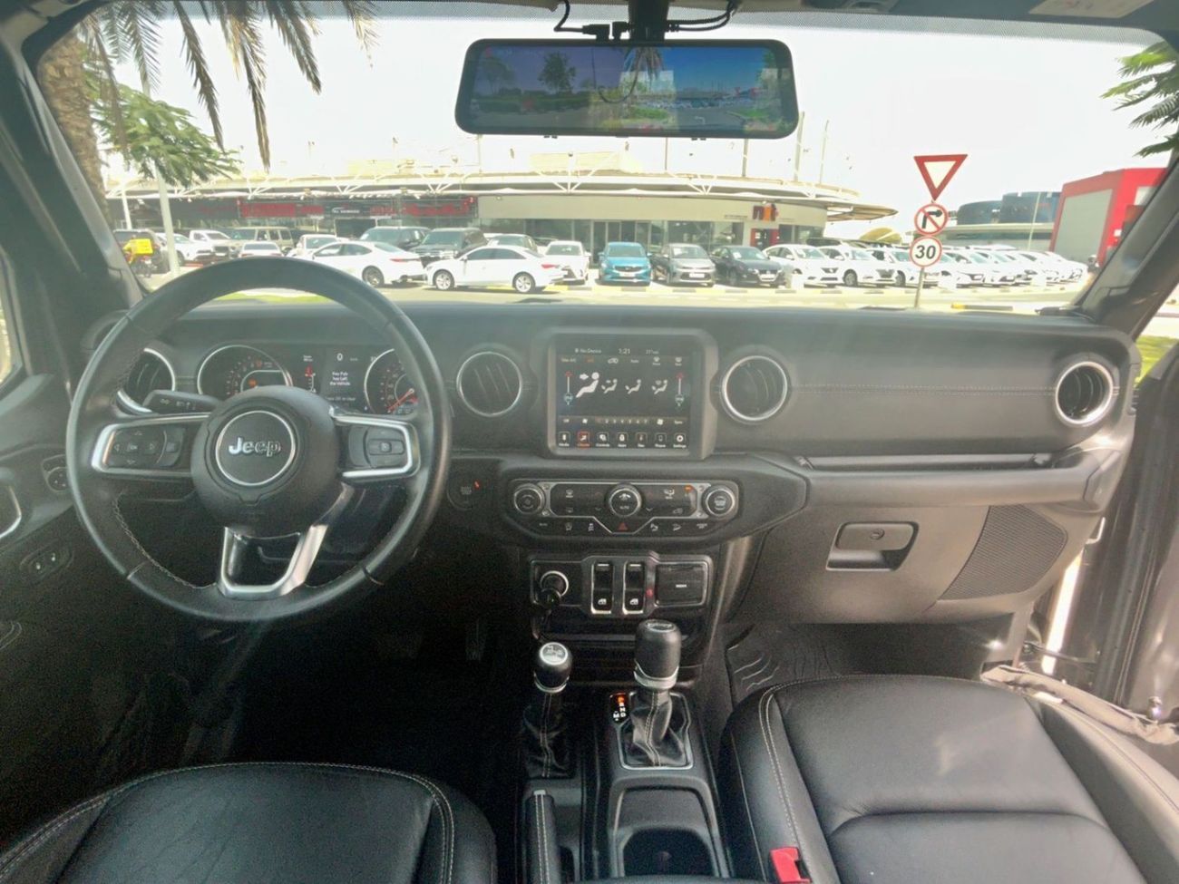 جيب رانجلر Sahara 3.6L A/T (5 Seater) WITH FULL KIT 2019 GCC LOW MILEAGE WITH AGENCY SERVICE HISTORY IN MINT CO