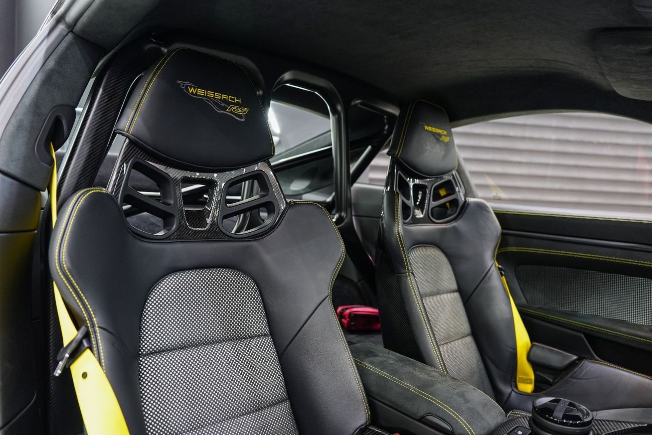 Porsche 911 GT3 RS 4.0L (520 HP) Coupe Weissach Package, Full Carbon, Ceramic Brakes, Lift System, Al Nabooda Wa