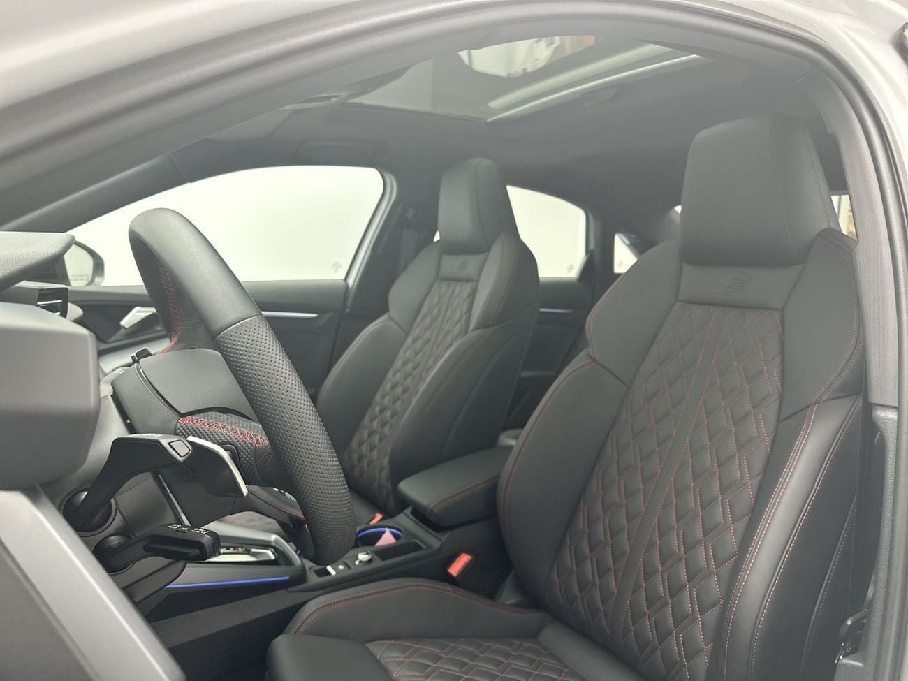 أودي S3 TFSI quattro 2.0L Sedan TFSI 333hp (Ref# 16542)