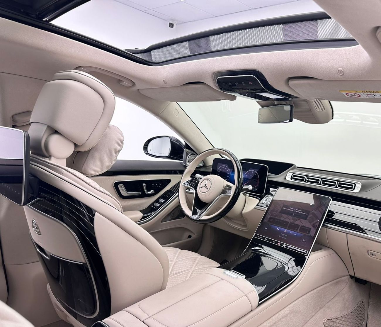 Mercedes-Benz S 680 2024 Mercedes-Maybach S680 4MATIC,Gargash Warranty + Service Contract, Gargash FSH, GCC