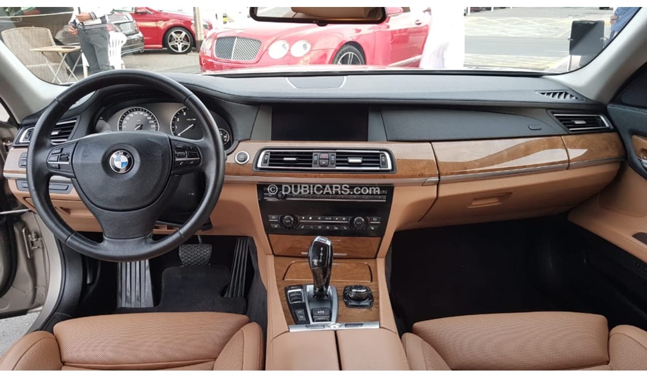 بي أم دبليو 750Li موديل 2010 واد اليابان حاله ممتازه جدا من الداخل والخارج فل مواصفات كراسي جلد ومثبت سرعه وتحكم كهربي