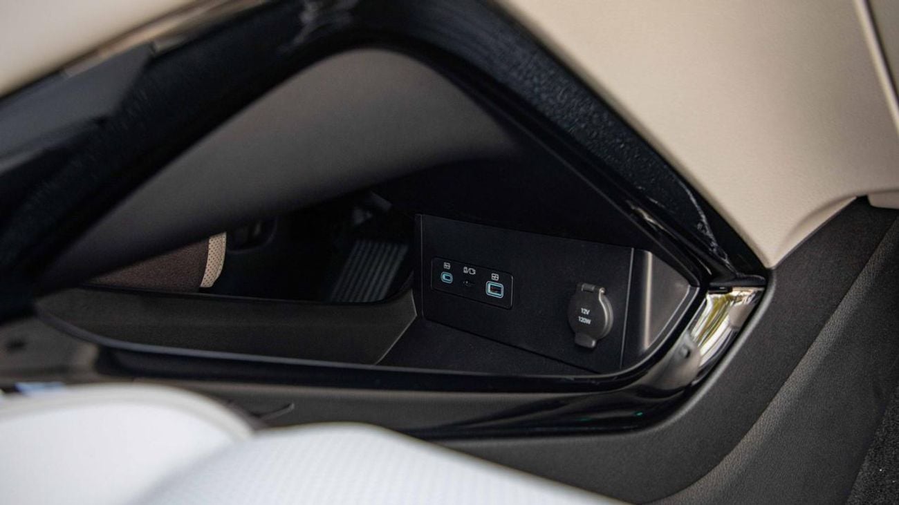 BYD Song Plus BYD Song Plus 160Km Hybrid 2025Model 1.5L petrol Engine Colour smoky Gray interior Beige push start