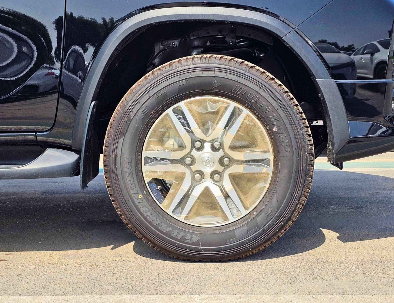 تويوتا فورتونر SR5/AUTO AC/ ALLOY WHEELS/ ROOF RACK/ 2.7L PETROL V4 4WD/ (CODE # FPGO)
