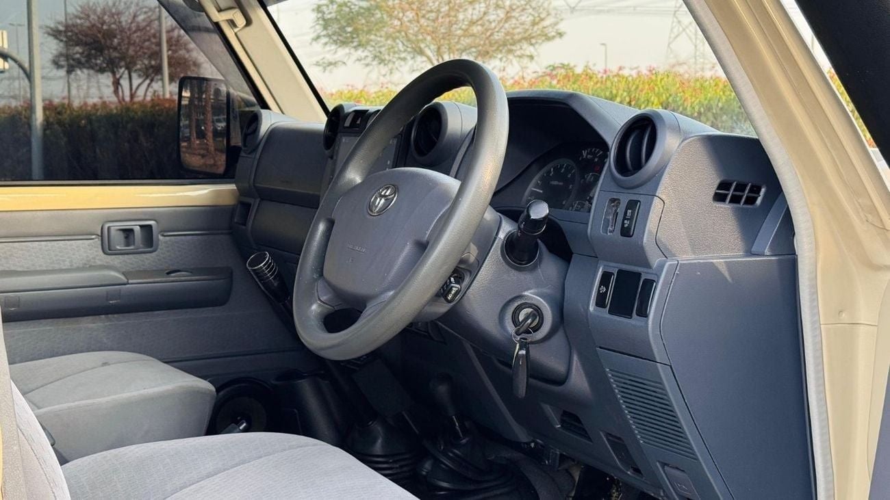 Toyota Land Cruiser 70 PREMIUM ROOF RACK WITH SIDE AWNING CAMPING TENT | 4.5L DIESEL ENGINE | MANUAL TRABSMISSION