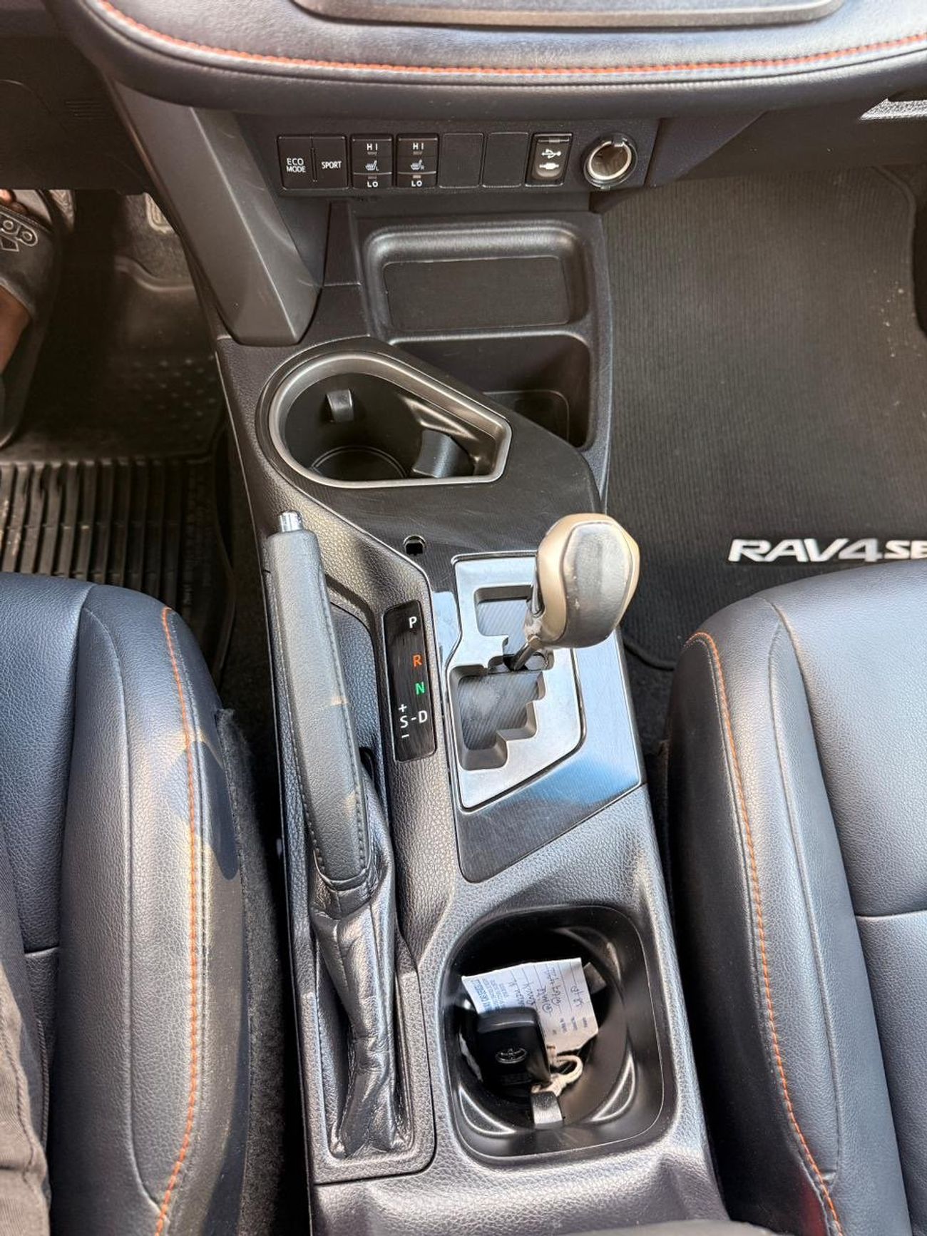 تويوتا راف ٤ SE 2.5L Full option Sunroof, leather 2017