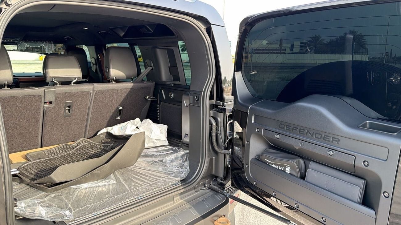 لاند روفر Defender 110 OCTA  P635