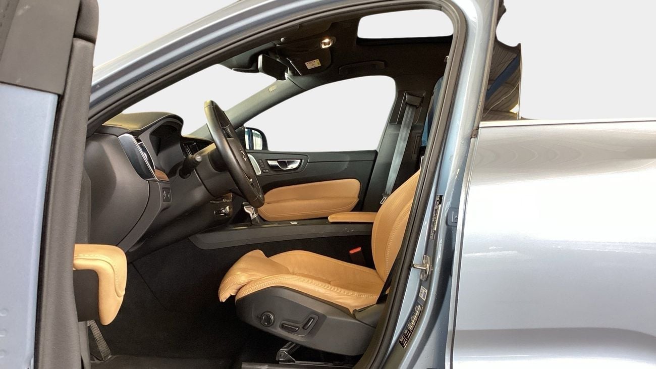 Volvo XC60 2.0 T6 AWD INSCRIPTION AUTO | Guaranteed Warranty | 0 Down Payment
