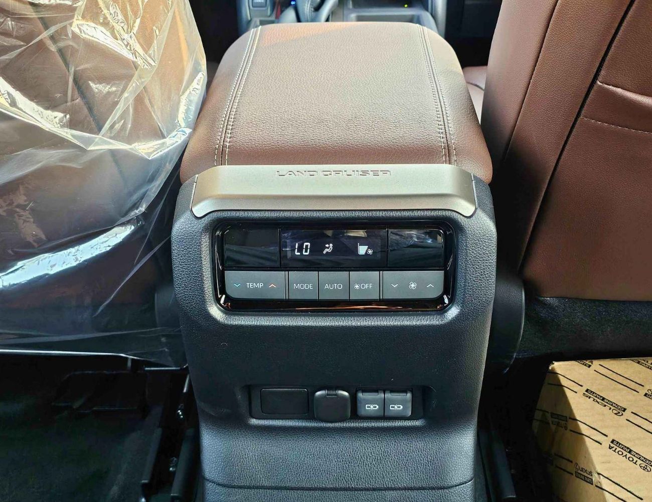 تويوتا برادو ADVENTURE WITH COMPRESSOR /2.8L V4 DIESEL/DRIVER POWER WITH LEATHER SEATS/AUTO A/C (CODE#P28ADV3B)