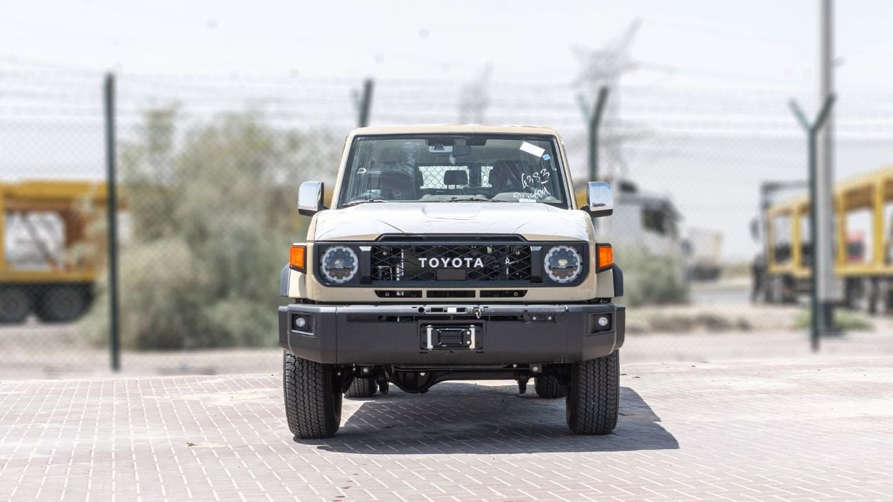 تويوتا لاند كروزر 70 HT VXR 2026 Toyota Land Cruiser LC76 4.0L AT Petrol (Mid Option) Beige