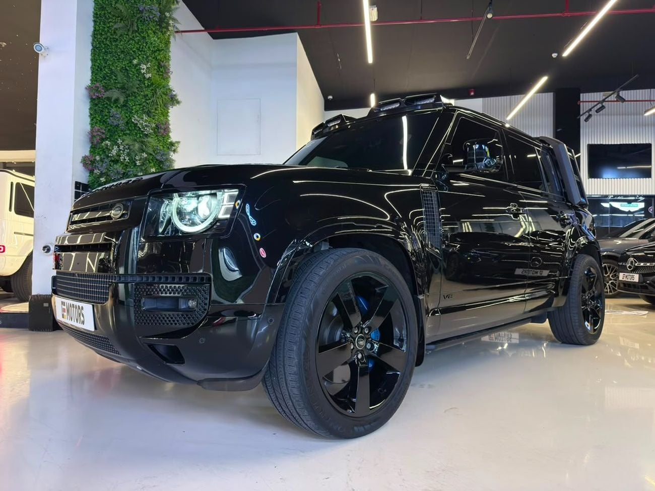 Land Rover Defender 110 HSE P525 2025 Defender 110 V8 Edition P525 | 7,000 MP | 5 Years Warranty and Service