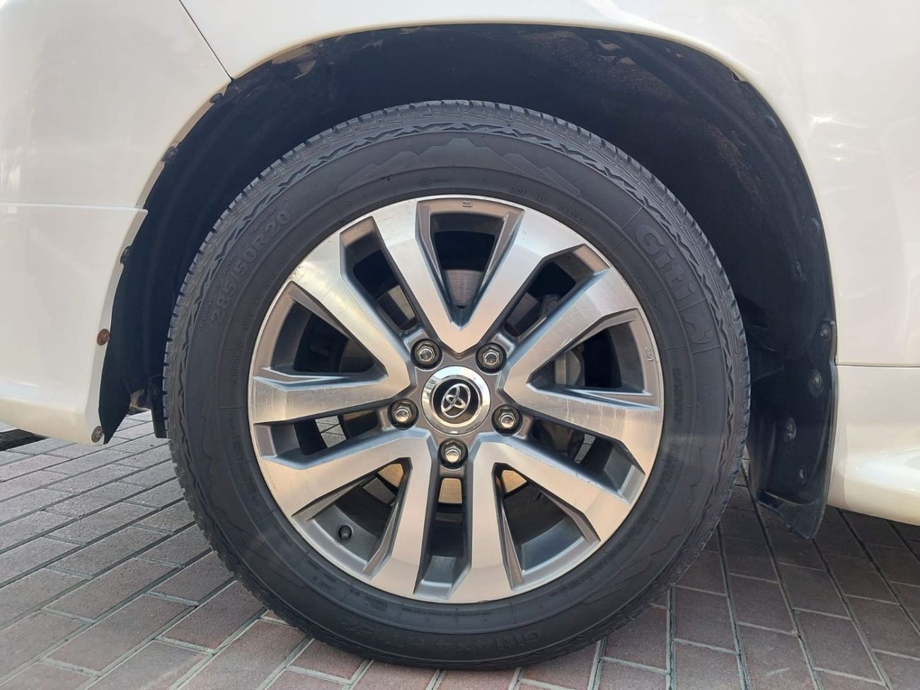 Toyota Land Cruiser TOYOTA LANDCRUISER VXR V8 5.7