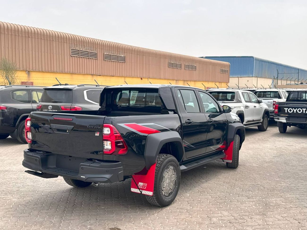 Toyota Hilux 2026 TOYOTA HILUX 4.0L GR-S RR STEP RED FLAP GCC BRAND NEW 0KM