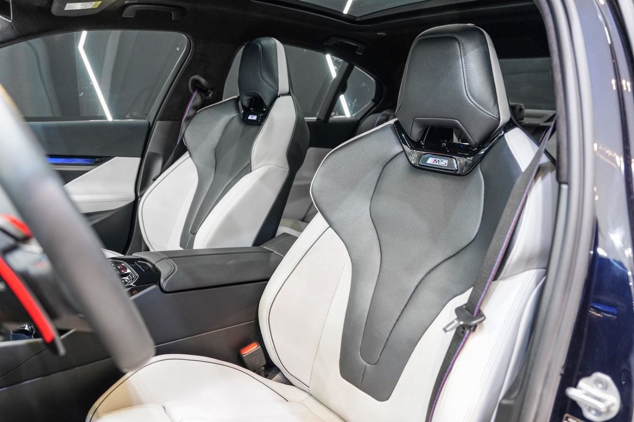 بي أم دبليو M5 Competition 2026 BMW M5 | HYBRID | Carbon Interior | Dealer Warranty + Service!!