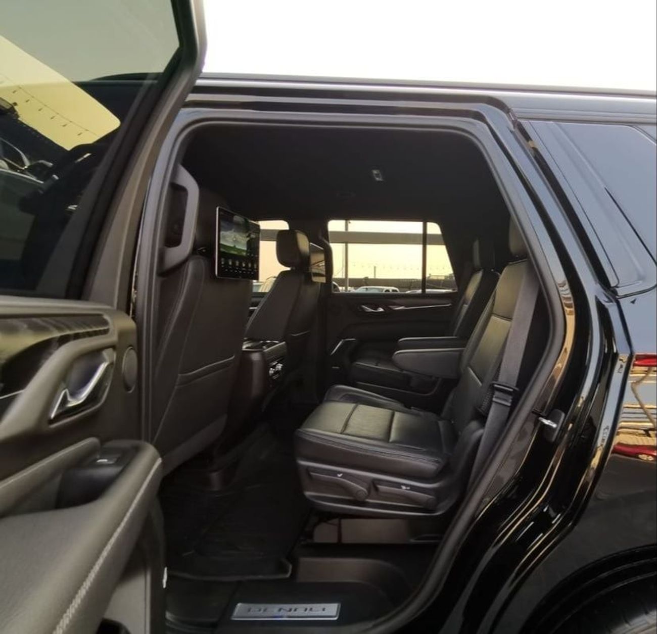 GMC Yukon Denali 6.2L (8 Seater) GMC Denali ( Short ) - 2021 - Black Edition