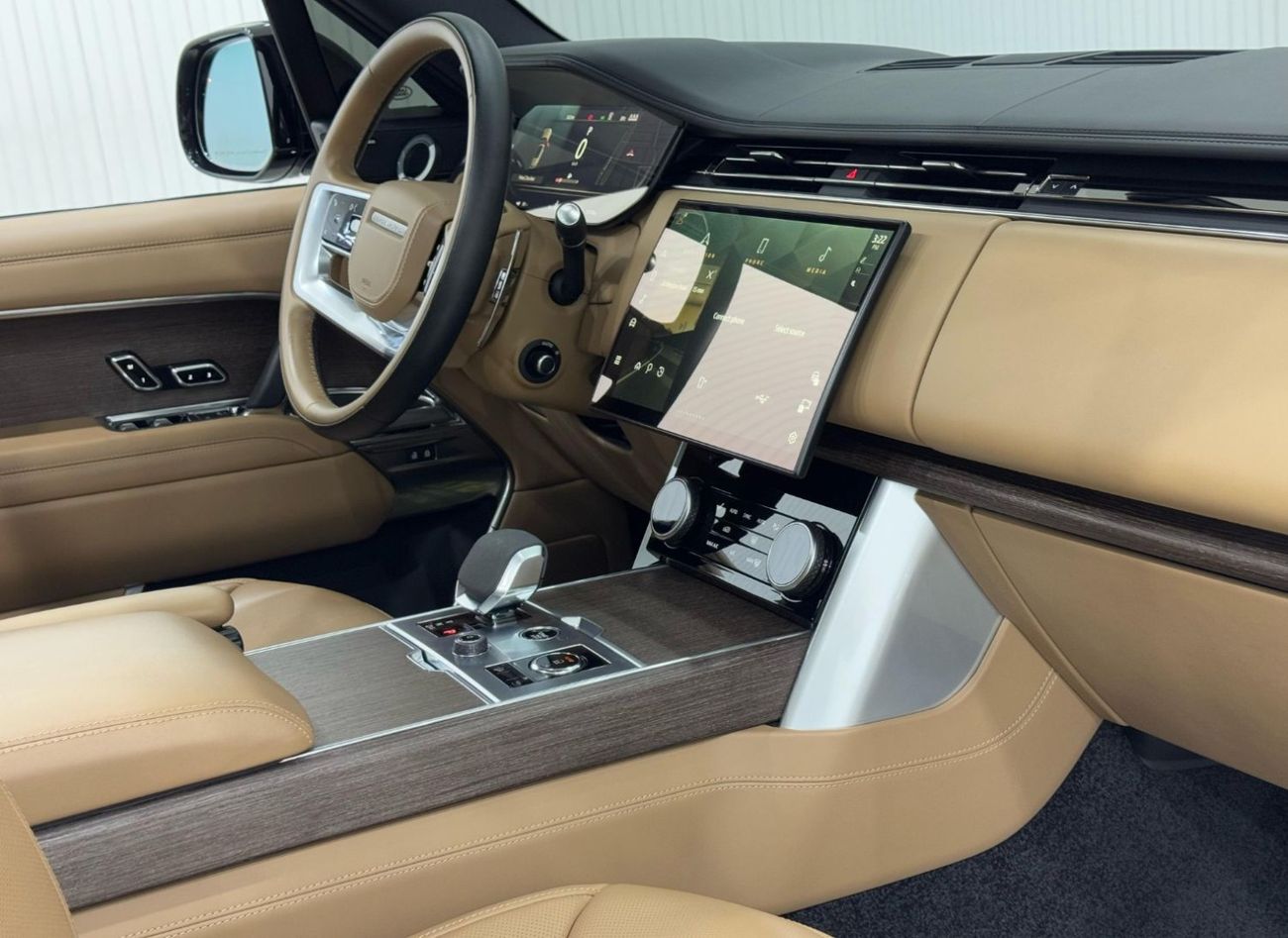 لاند روفر رينج روفر HSE P530 4.4L 2023 Range Rover Vogue HSE V8, May 2028 Agency Warranty, Full Service History, GCC