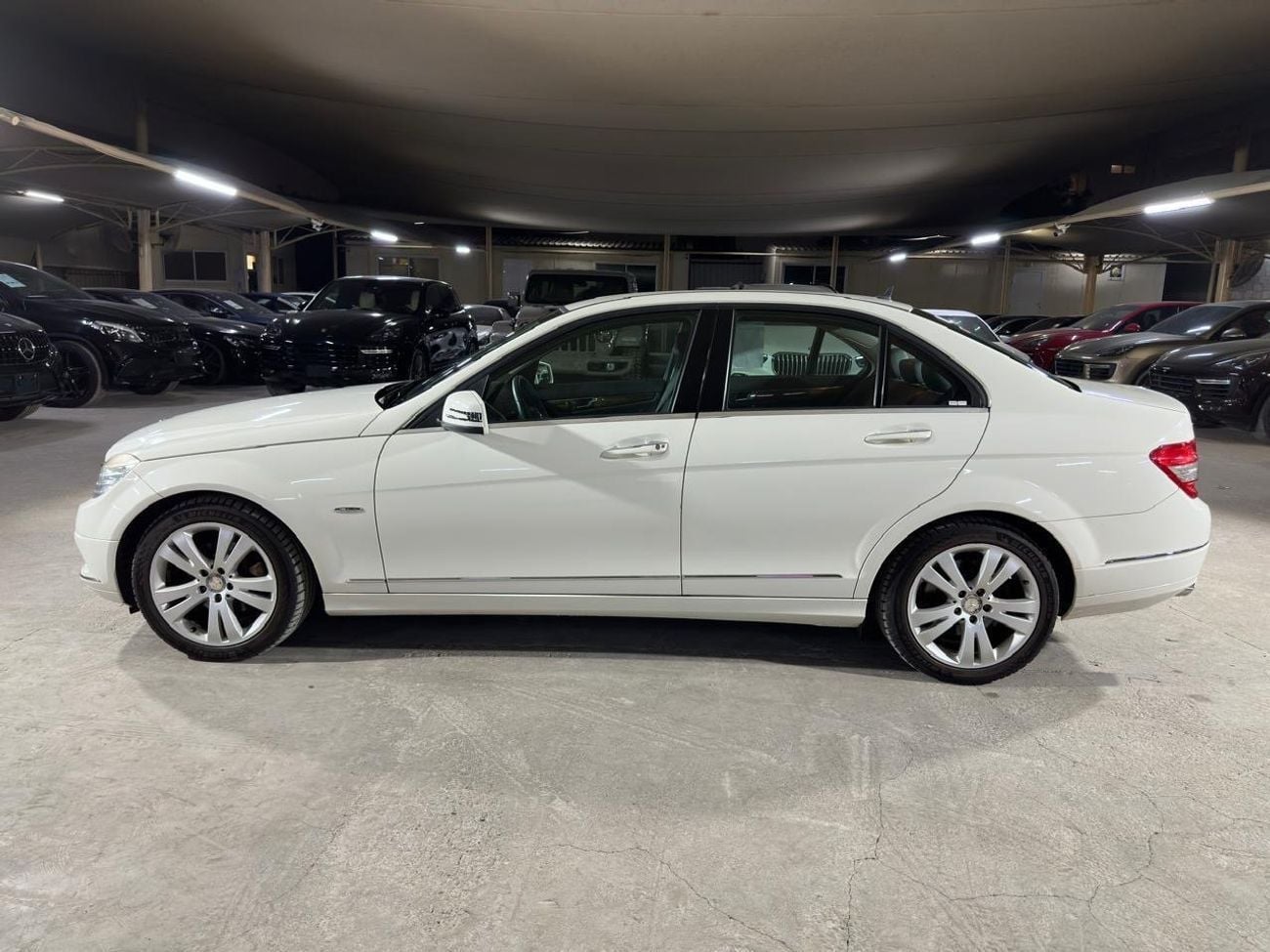 مرسيدس بنز C 300 MERCEDES C-CLASS C300 2010 3.0L | FULL SERVICE HISTORY | TWO KEYS | BLACK LEATHER INTERIOR