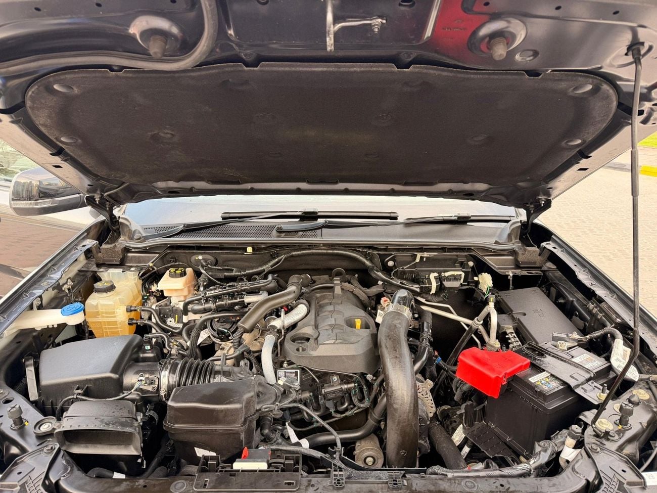 Ford Everest Sport 2.L Bi-Turbo Right Hand Drive