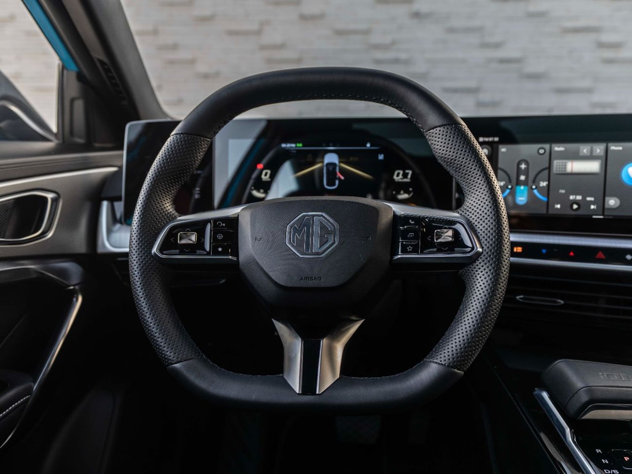 أم جي وان 1.5 LUX