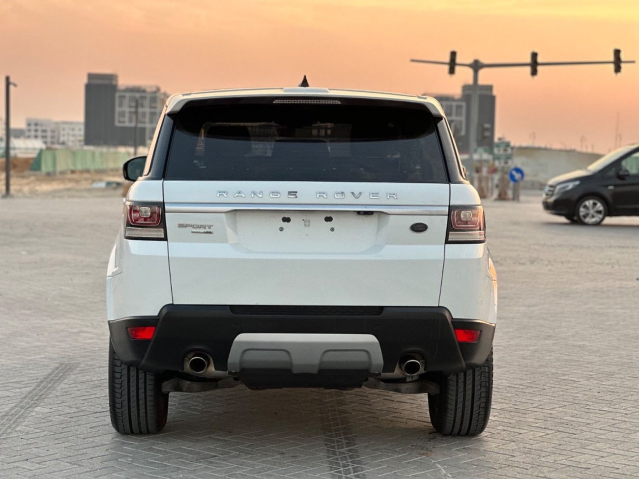 Land Rover Range Rover Sport MODEL 2017 GCC CAR PERFECT CONDITION INSIDE AND OUTSIDE FULL OPTION PANORAMIC ROOF LEATHER SEATS