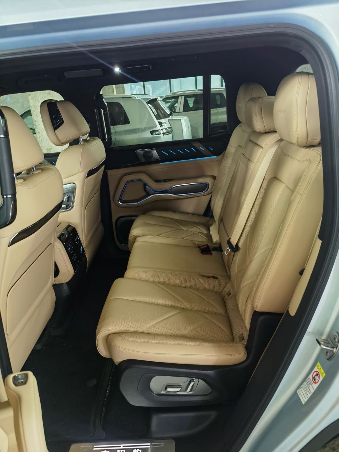 بي واي دي ليوبارد 8 Smart and Brave Flagship Edition (7 Seats)