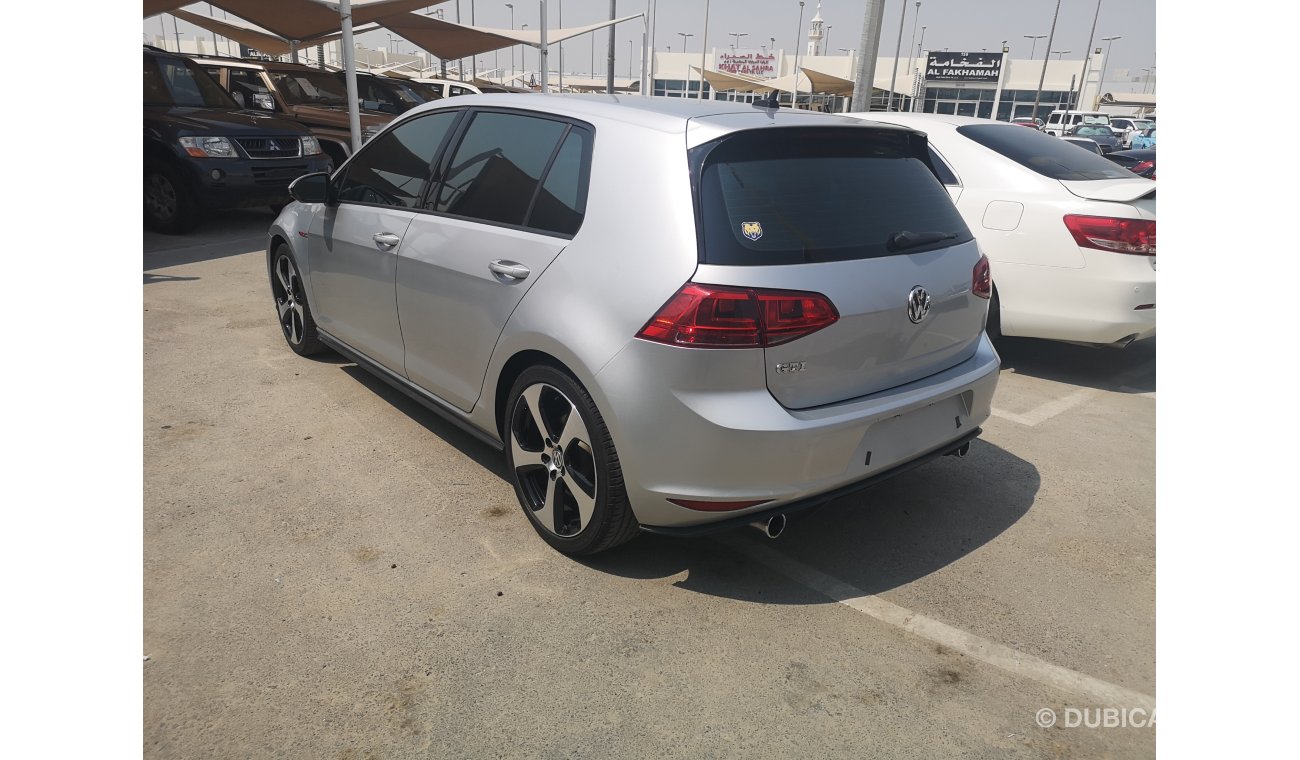 فولكس واجن جولف جولف GTI TURBO موديل 2015 بحالة ممتازة