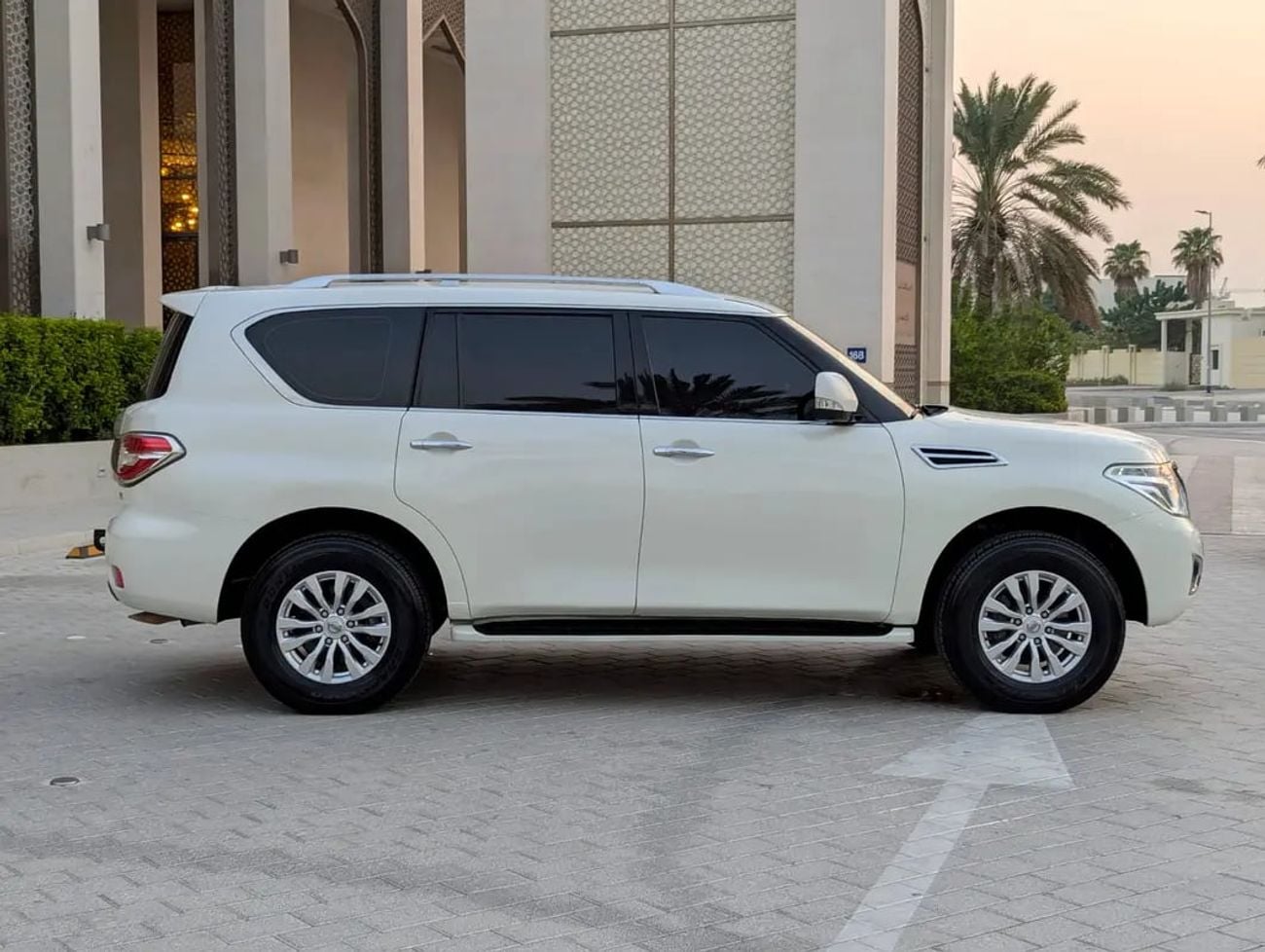 Nissan Patrol SE V6 4.0L GCC Specs Accident Free In Excellent Condition