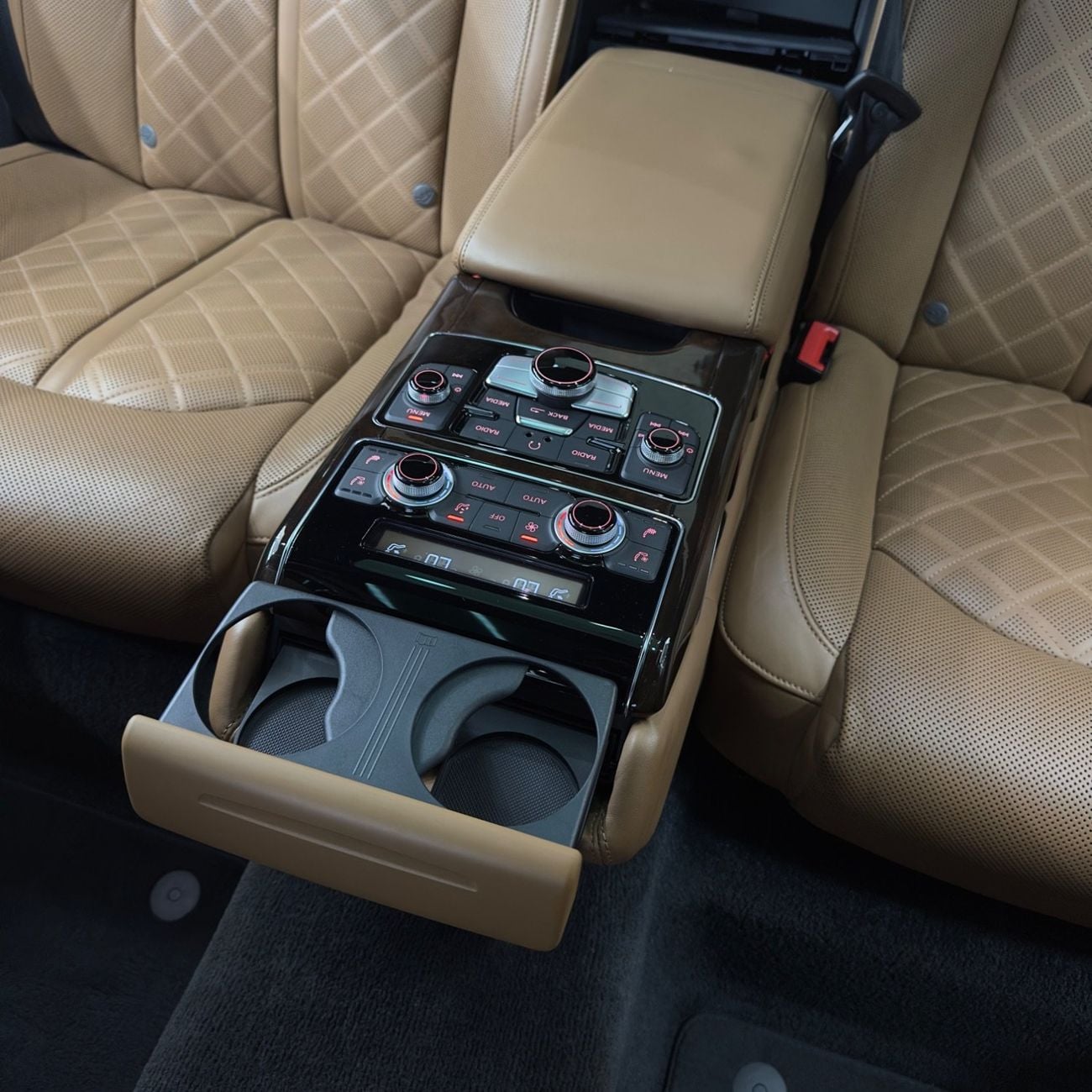 Audi A8 L 60 TFSI quattro Rear Package 4.0L